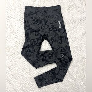 GYMSHARK Camo Leggings w/ Butt Scrunch